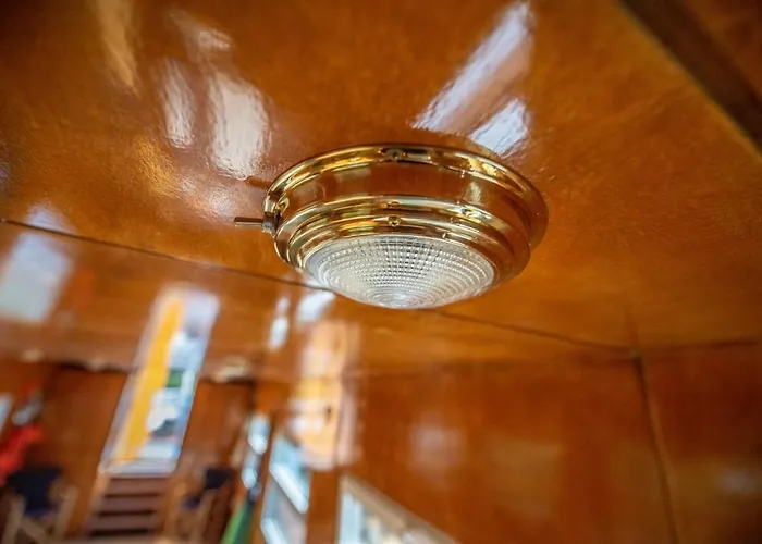 Panama Ship, House On The Water Úszó hotel